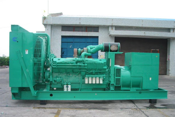 临泽工厂发电机应急发电时如何更准确地检查发电机状态？